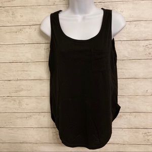 ⭐️ black tank w pocket